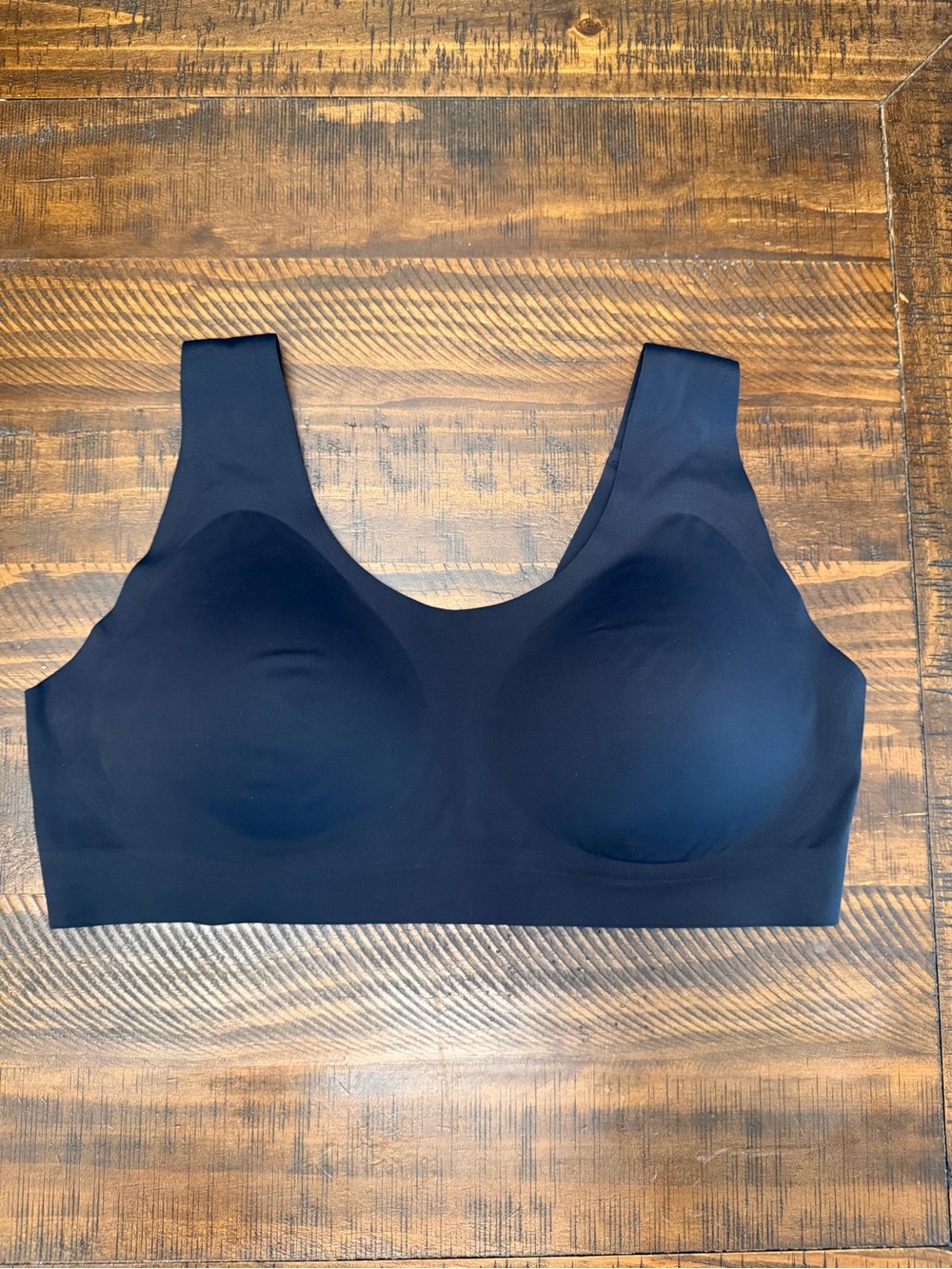 Serra Black Seamless Wireless Padded Sports Bra